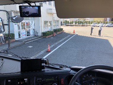  タンクローリーの運転席からの眺め
